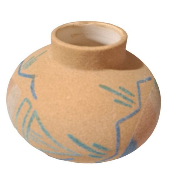 Navajo Sand Art Vase Signed Beige Pottery American Indian Art Handmade - Picture 6 of 14